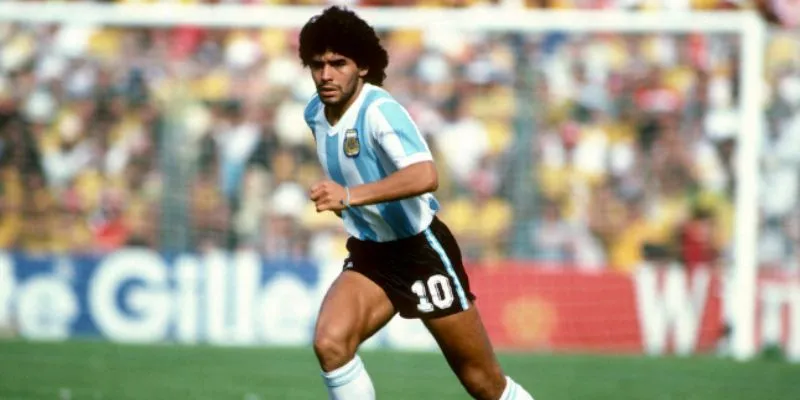 Tiền vệ Diego Maradona - đội hình xuất sắc nhất mọi thời đại 